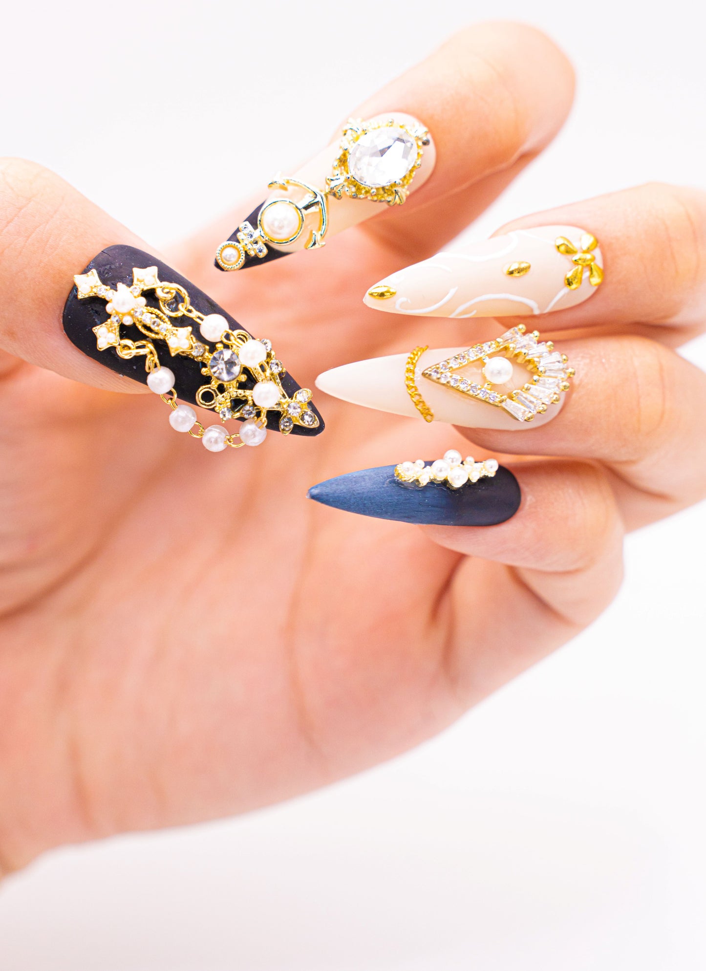 Lavish Jewel Accents Gold Detailing Press-on Nail|Glue Nails|Nail Art|False Nails|Elegant Nails|Summer Sale|Fancy Event Nails|Trendy Nails