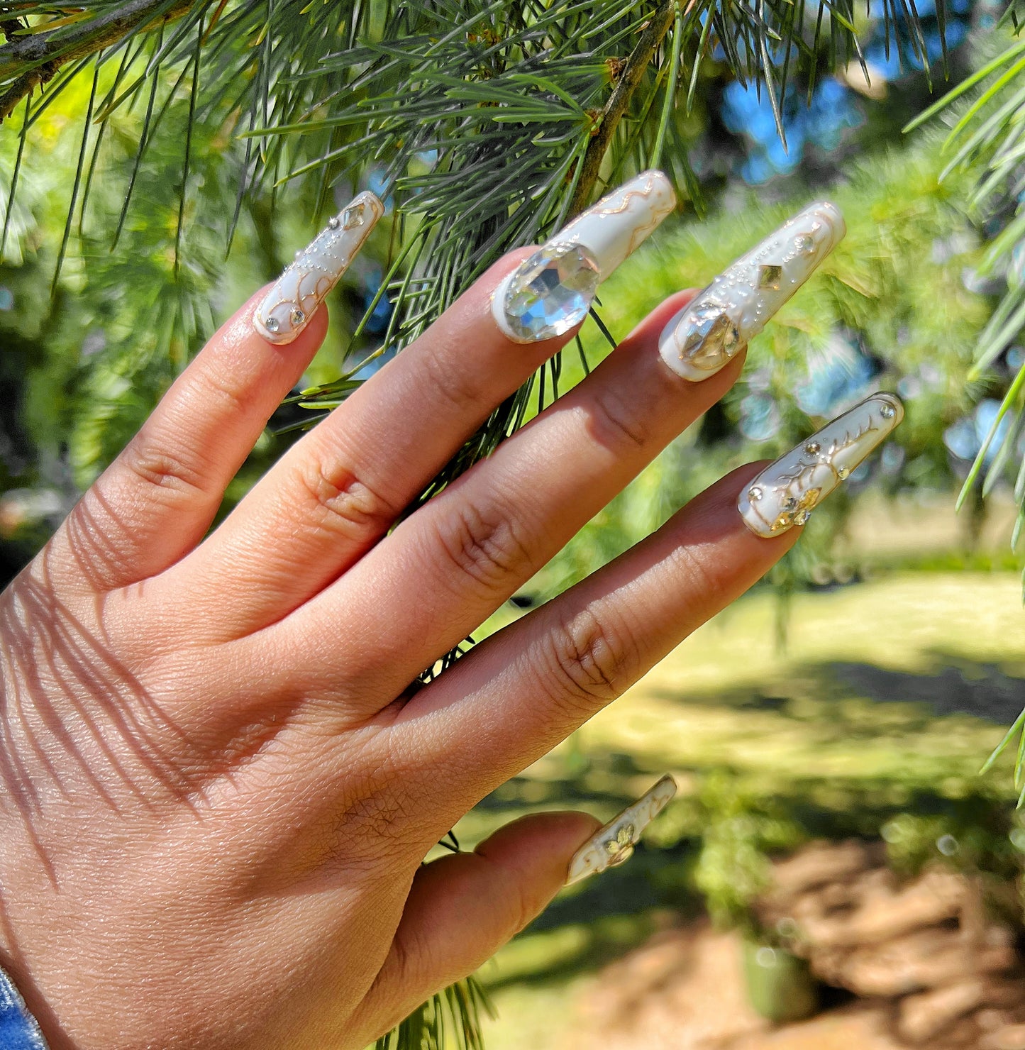 White Elegant Gold Detailing Press-on Nail|Glue Nails|Nail Art|False Nails|Elegant Nails|Summer Sale|Fancy Event Nails|Trendy Nails