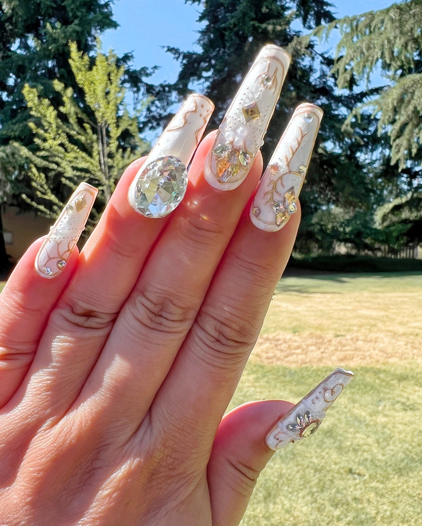 White Nails|Crystal nails|Coffin Nail Design|Cute Nails|Nail Designs|False Nails|Elegant Nails|Summer Nail|Trendy Nails