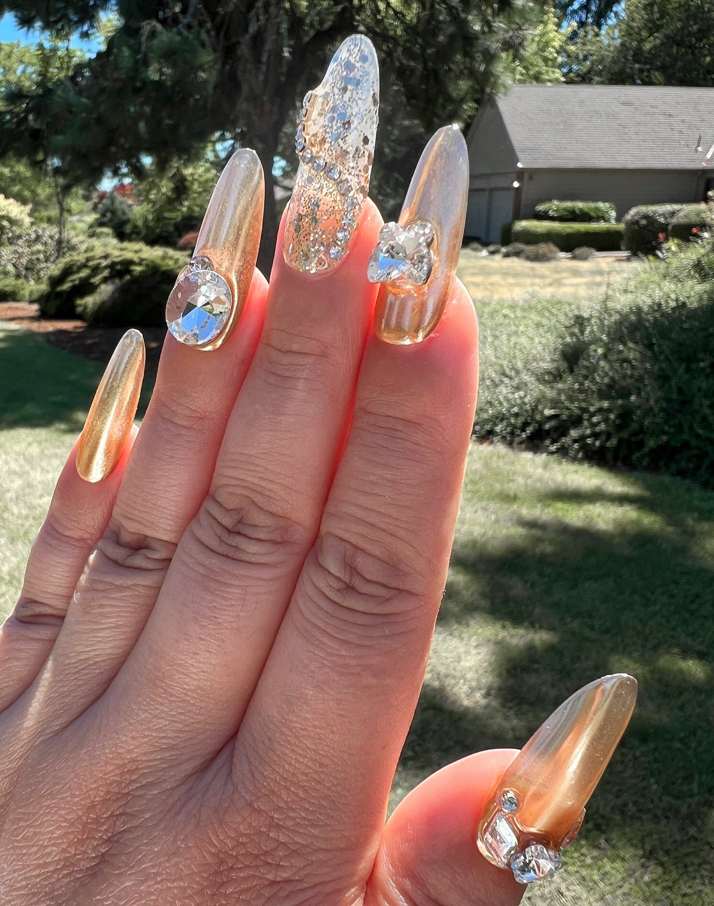 Gold Nails|Almond Nails|Luxury Nails|Cute Nail|Nail Designs|False Nail|Elegant Nail|Summer Nail|Crystal nail|Trendy Nail|Metallic Nail