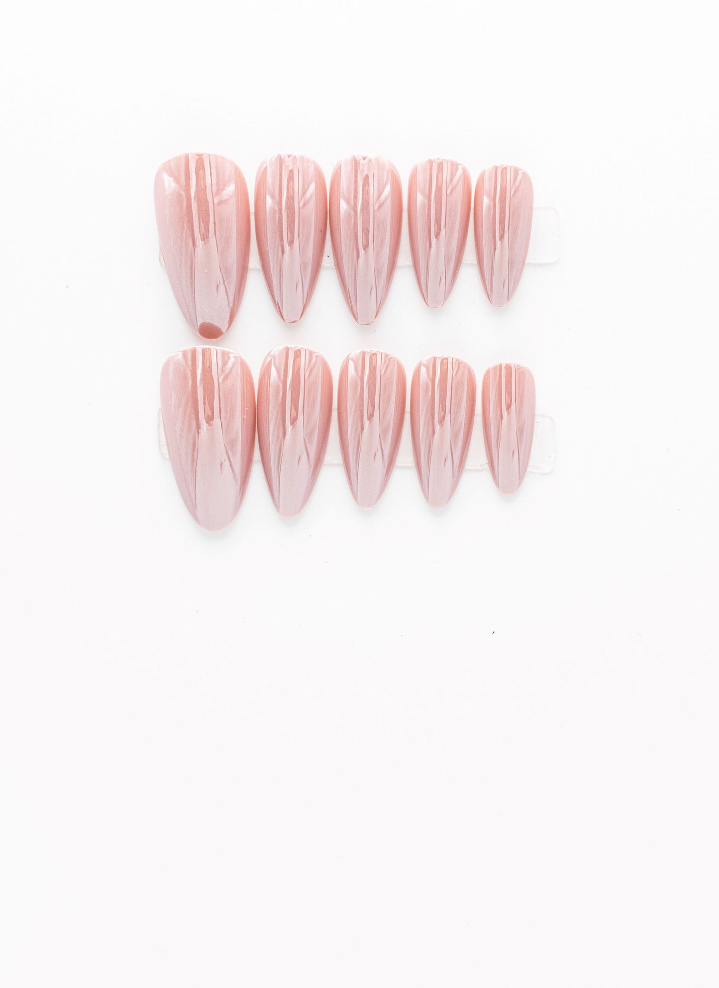 Pink Nails|Almond Nails|Cute Nail|Nail Designs|False Nail|Elegant Nail|Summer Nail|Nail Art|Trendy Nail|Metallic Nail