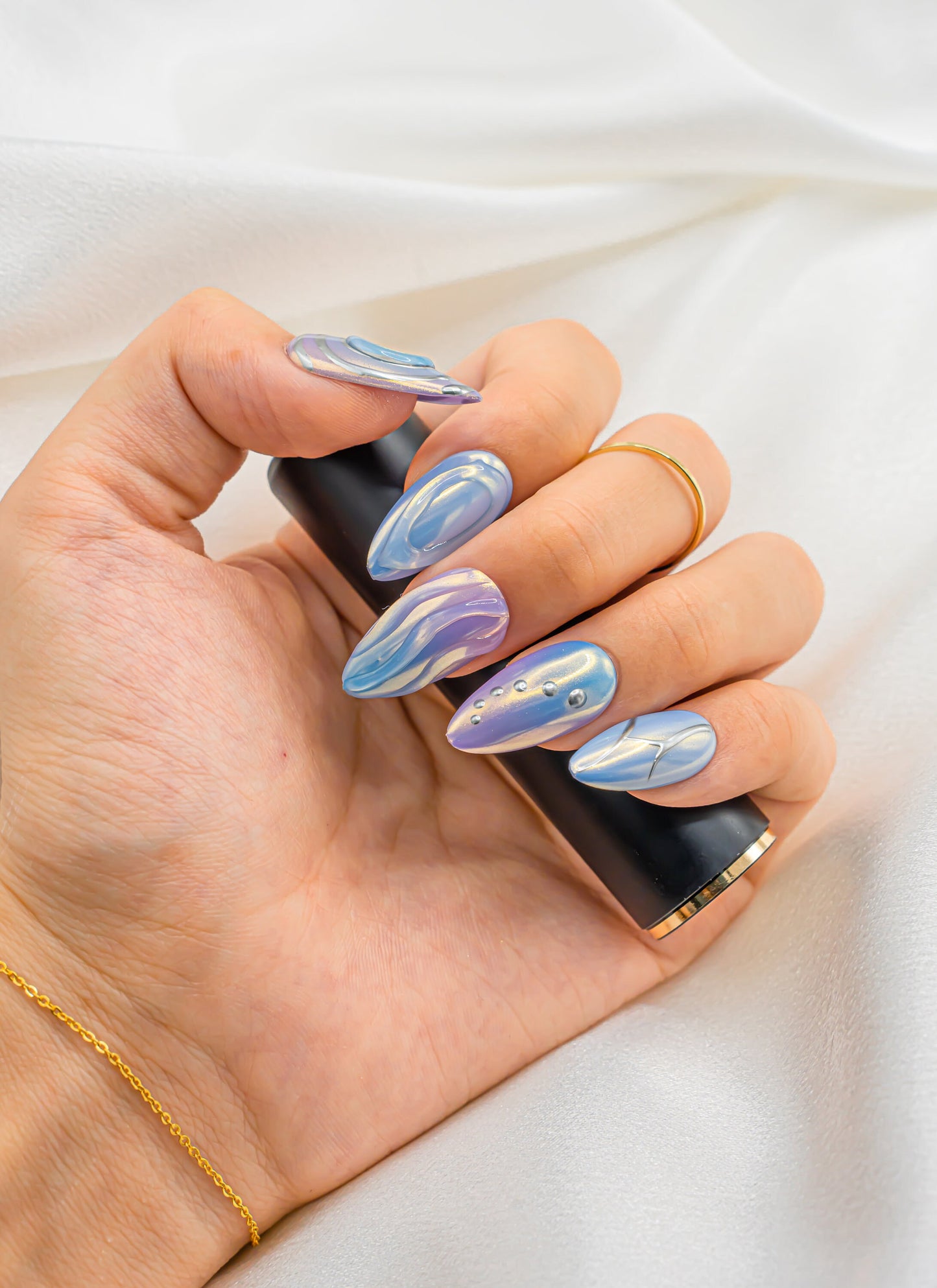 Iridescent Blue Ocean Nails|Cute Nail|Beach Nails|Summer Nail|Nail Designs|False Nail|Elegant Nails|Classy Nail|Trendy Nail|Ombre Nail