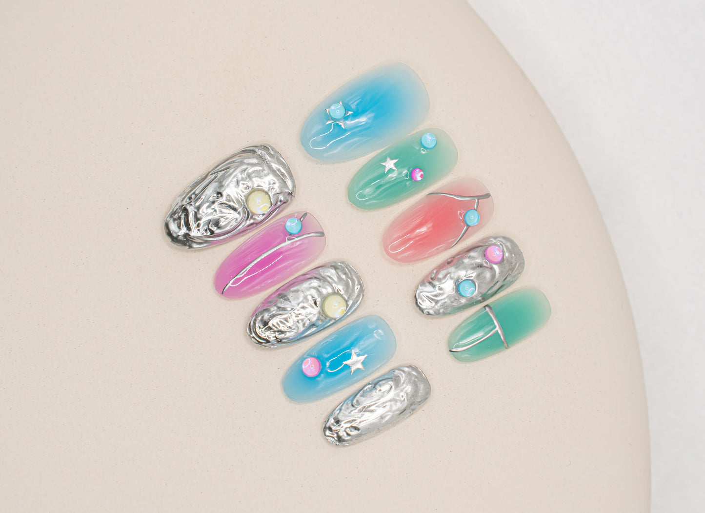Colorful Silver Nails|Cute Nails|Beach Nail|Almond Nail|Nail Designs|False Nail|Elegant Nail|Summer Nail|Chrome Nail|Trendy Nail|Classy Nail