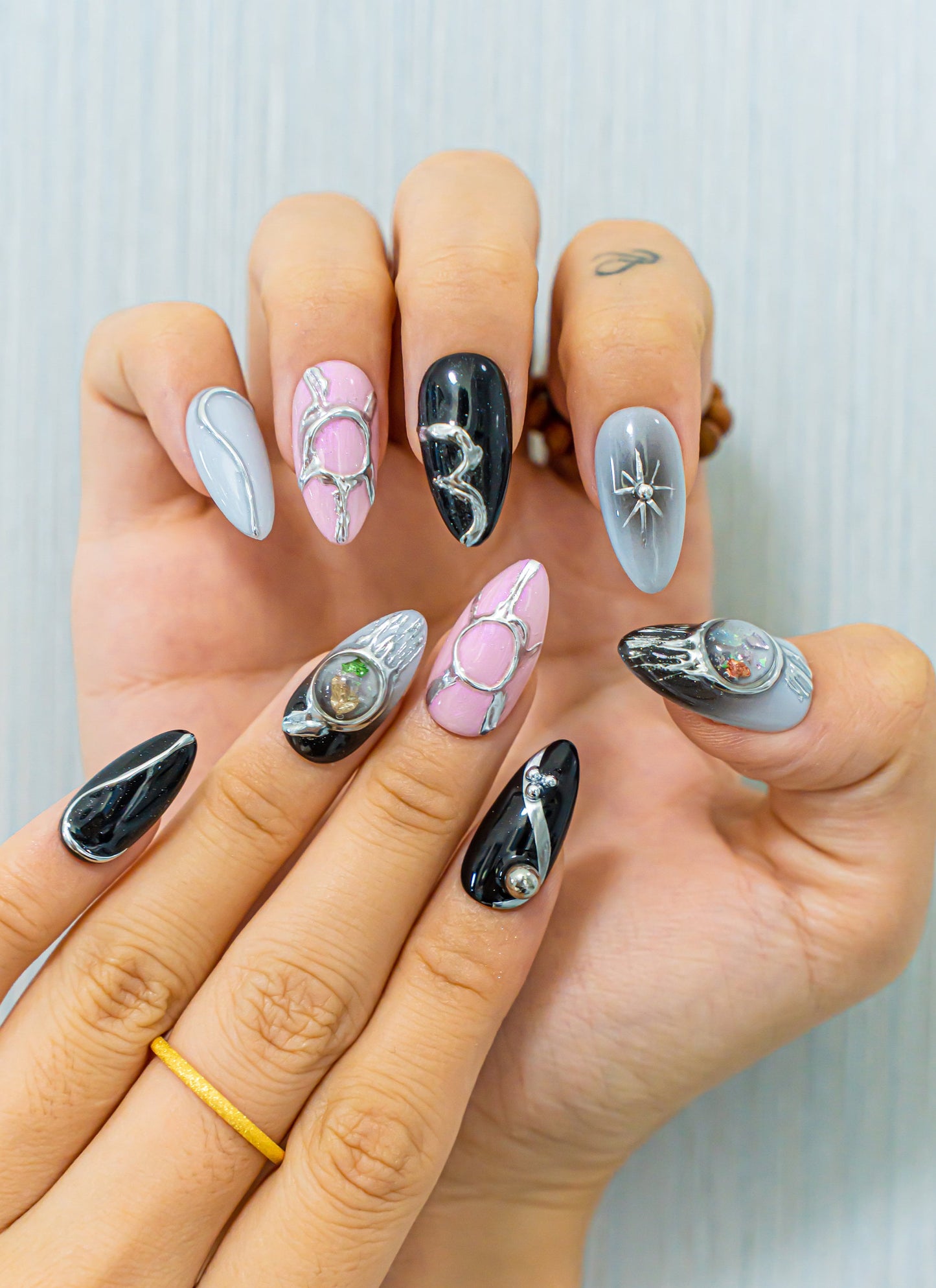 Star Nails|Galaxy Nails|Silver and Black Nails|Cute Nails|False Nails|Elegant Nails|Summer Nails|Metallic Nails|Trendy Nails|Classy Nails