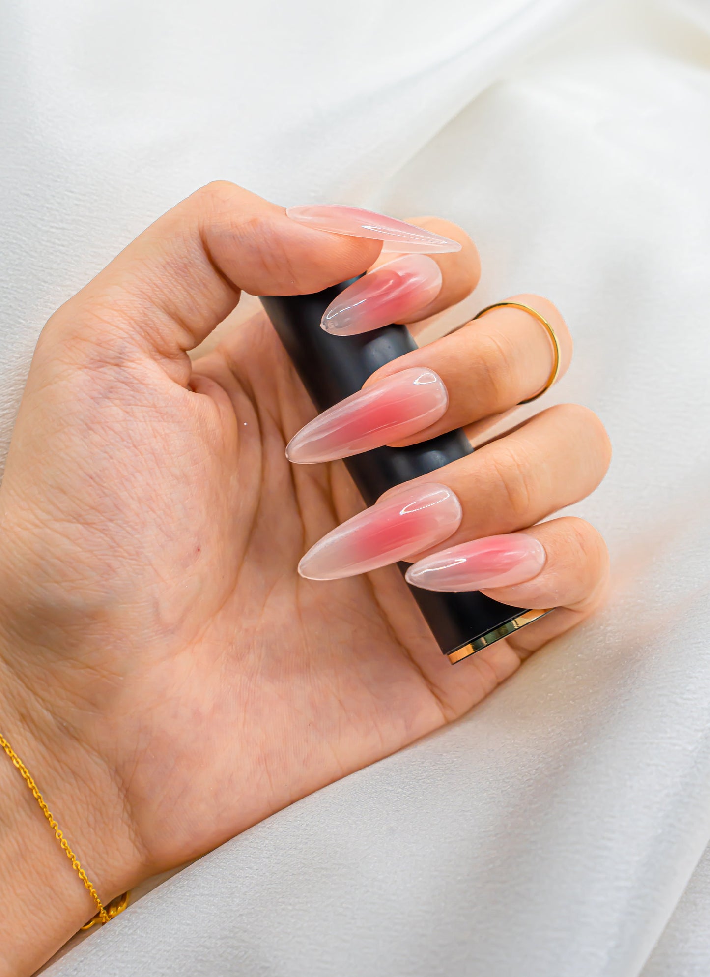 Ombre Nails|Pink Nails|Beach Nails|Long Almond Nails|Elegant Nails|Cute Nails|Nail Designs|False Nails|Summer Nail|Trendy Nails|Classy Nails