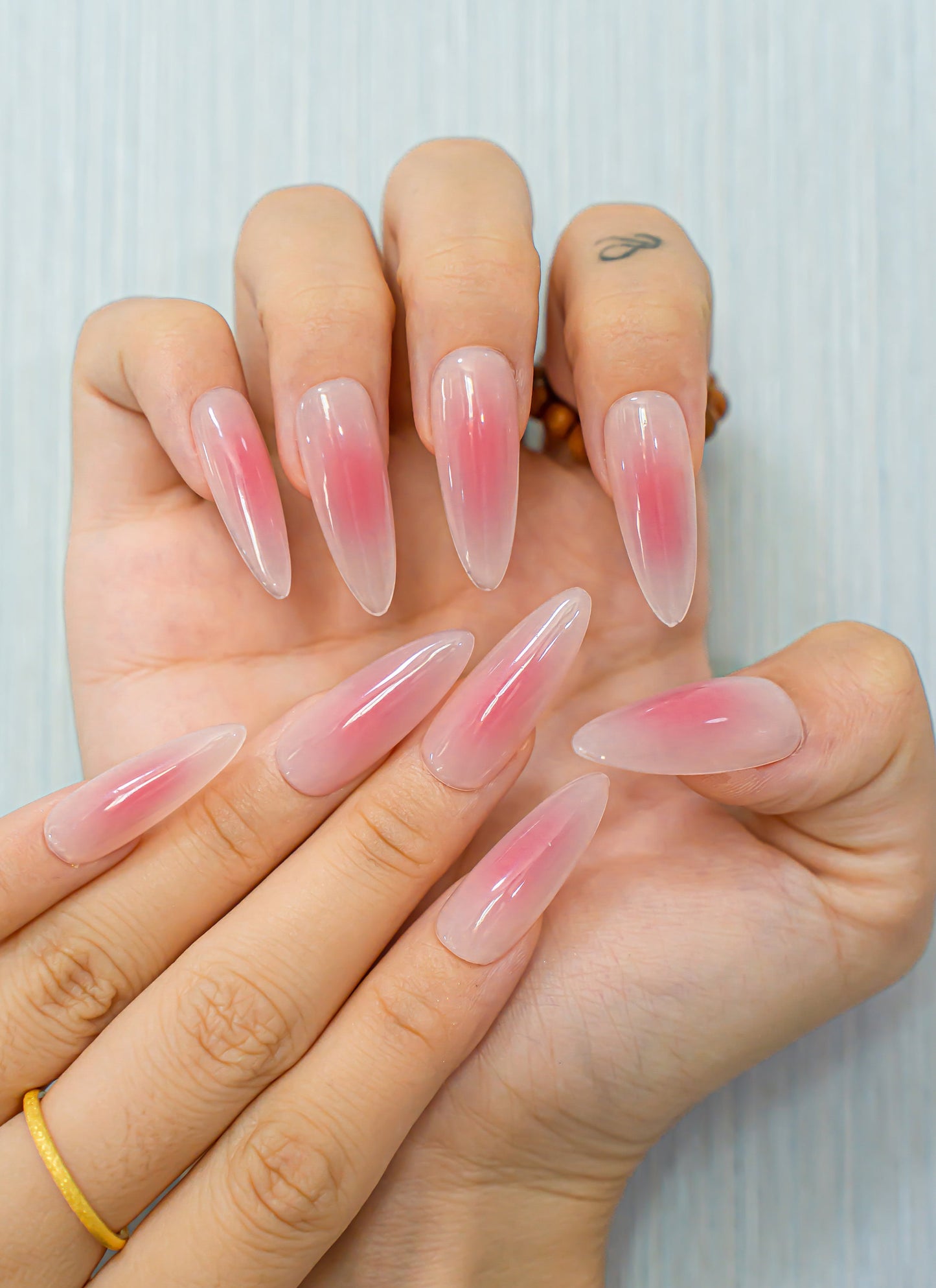 Ombre Nails|Pink Nails|Beach Nails|Long Almond Nails|Elegant Nails|Cute Nails|Nail Designs|False Nails|Summer Nail|Trendy Nails|Classy Nails