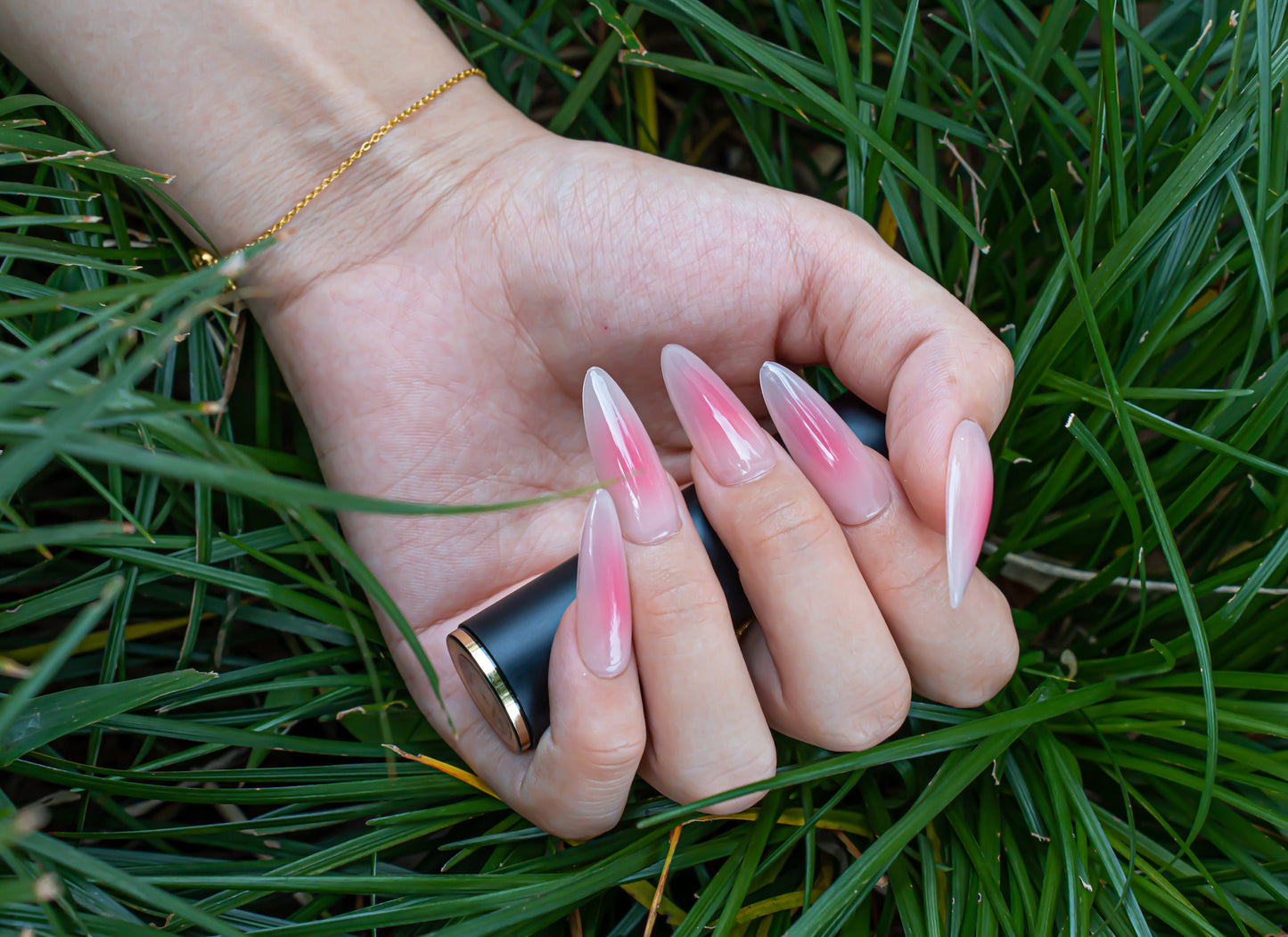 Ombre Nails|Pink Nails|Beach Nails|Long Almond Nails|Elegant Nails|Cute Nails|Nail Designs|False Nails|Summer Nail|Trendy Nails|Classy Nails