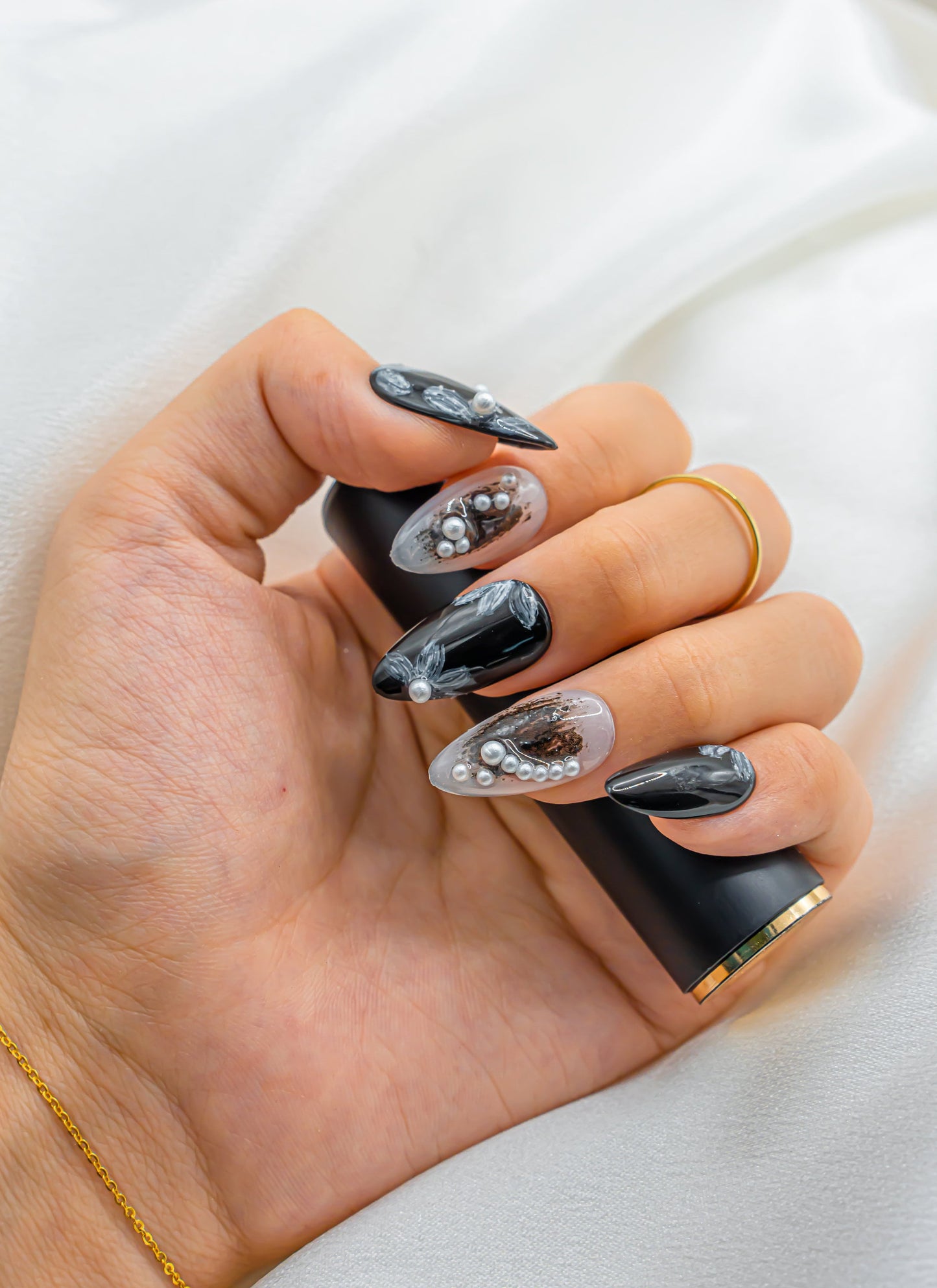 Fall Nails|Natural Nails|Flower Nails|Almond Nails|Pearl Nails|Cute Nails|Nail Designs|False Nails|Elegant Nails|Trendy Nails|Classy Nails