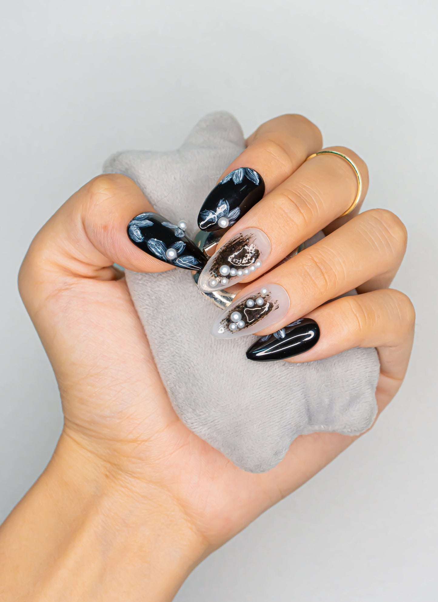 Fall Nails|Natural Nails|Flower Nails|Almond Nails|Pearl Nails|Cute Nails|Nail Designs|False Nails|Elegant Nails|Trendy Nails|Classy Nails