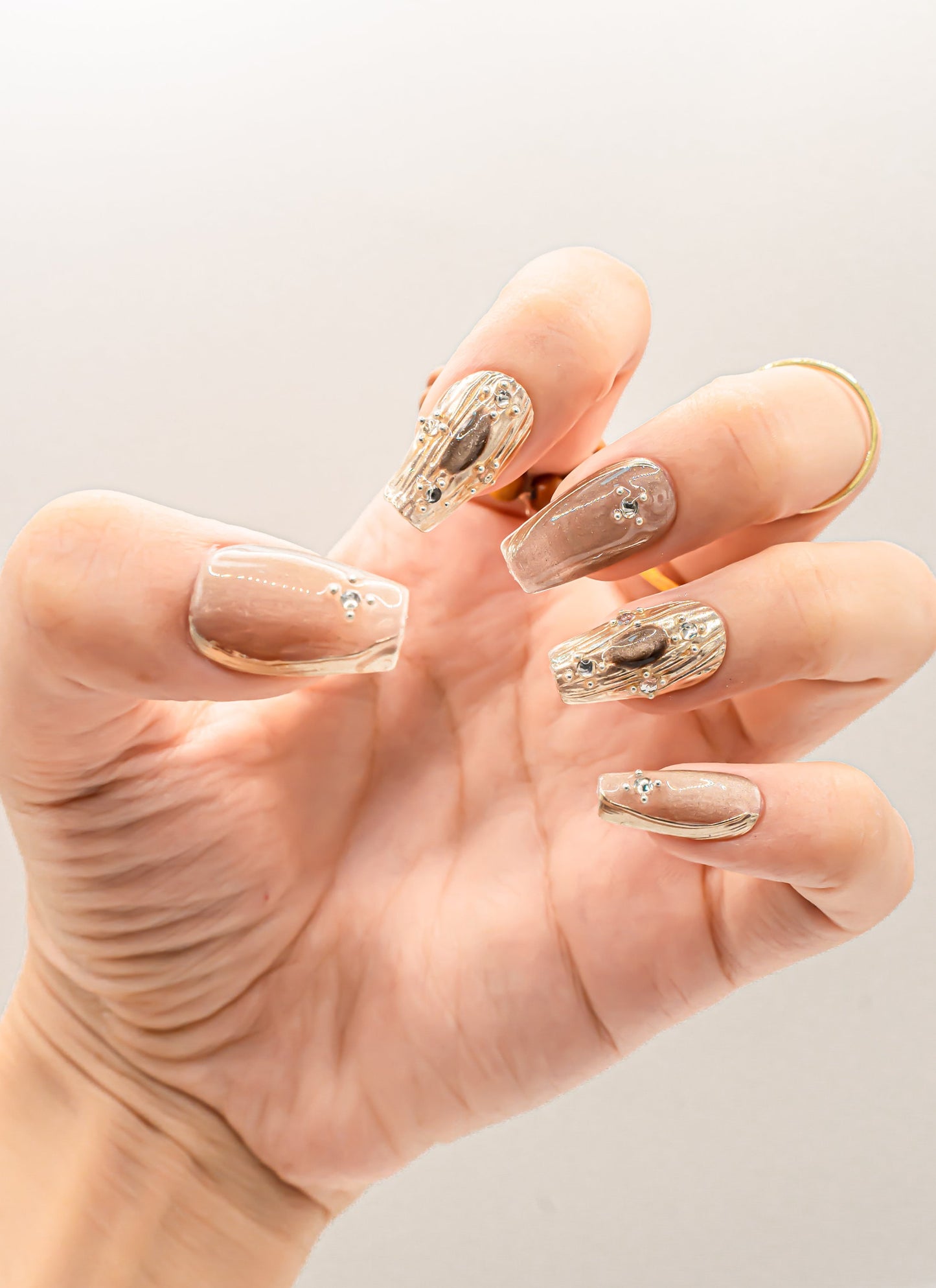 Elegant Nails|Fall Nails|3D Nails|Chrome Nails|Metallic Nails|Glass Nails|Short Coffin Nails|Nail Designs|False Nail|Trendy Nail|Classy Nail