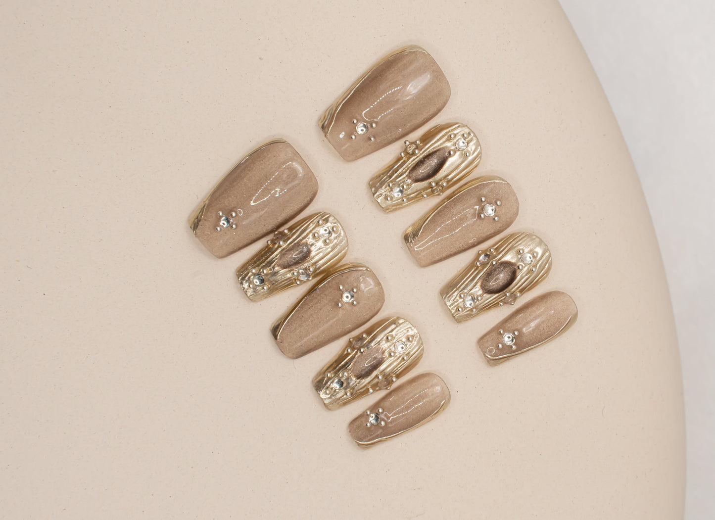 Elegant Nails|Fall Nails|3D Nails|Chrome Nails|Metallic Nails|Glass Nails|Short Coffin Nails|Nail Designs|False Nail|Trendy Nail|Classy Nail
