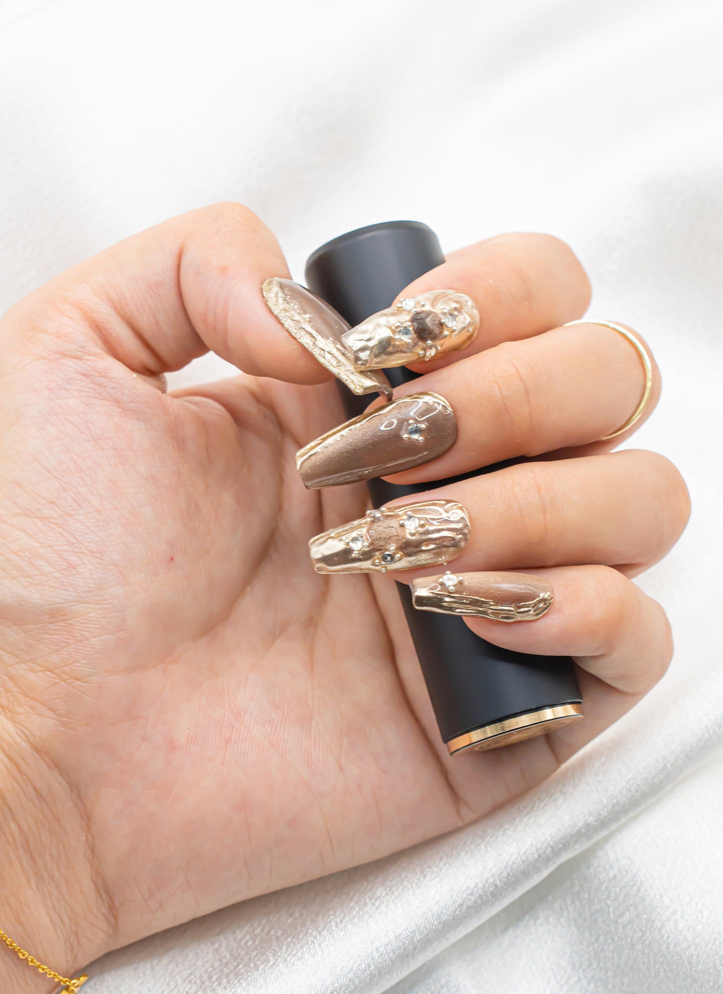 Elegant Nails|Fall Nails|3D Nails|Chrome Nails|Metallic Nails|Glass Nails|Crystal nails|Long Coffin Nails|Brown Nails|False Nail|Trendy Nail