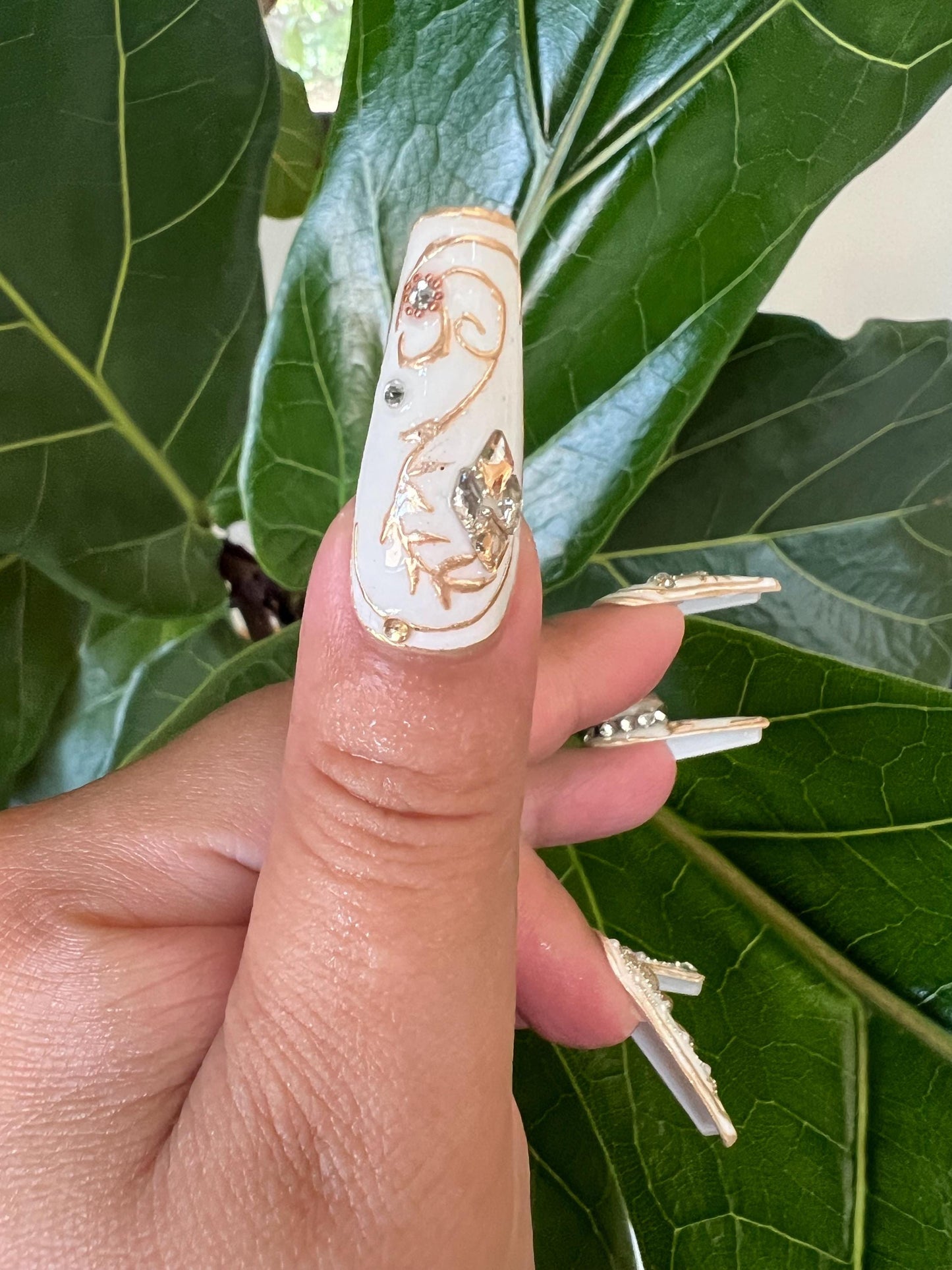 White Nails|Crystal nails|Coffin Nail Design|Cute Nails|Nail Designs|False Nails|Elegant Nails|Summer Nail|Trendy Nails