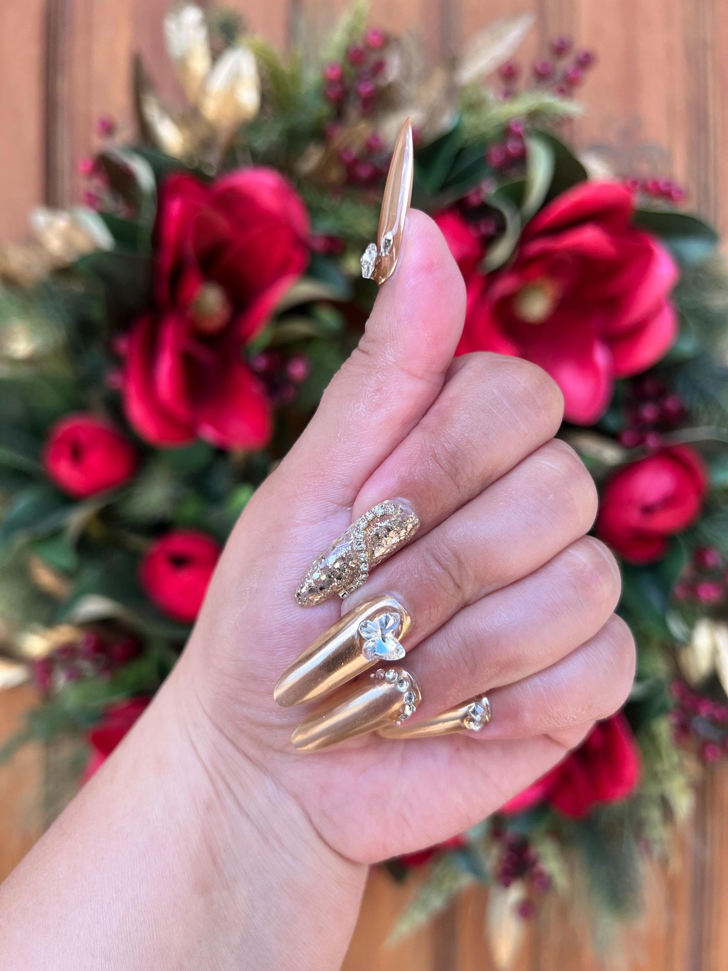 Gold Nails|Almond Nails|Luxury Nails|Cute Nail|Nail Designs|False Nail|Elegant Nail|Summer Nail|Crystal nail|Trendy Nail|Metallic Nail