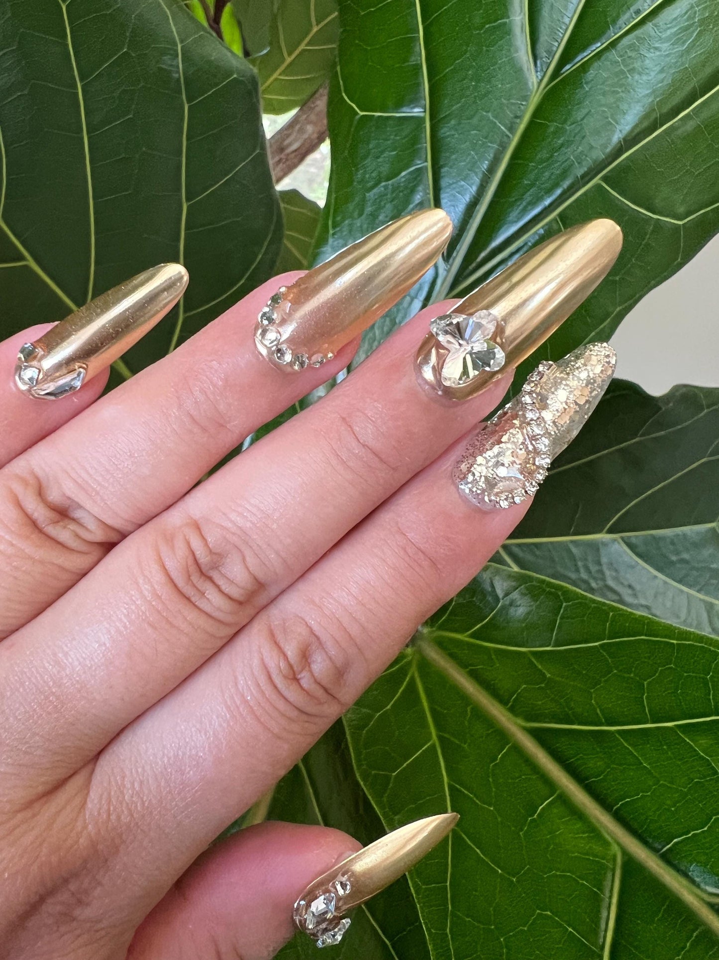 Gold Nails|Almond Nails|Luxury Nails|Cute Nail|Nail Designs|False Nail|Elegant Nail|Summer Nail|Crystal nail|Trendy Nail|Metallic Nail