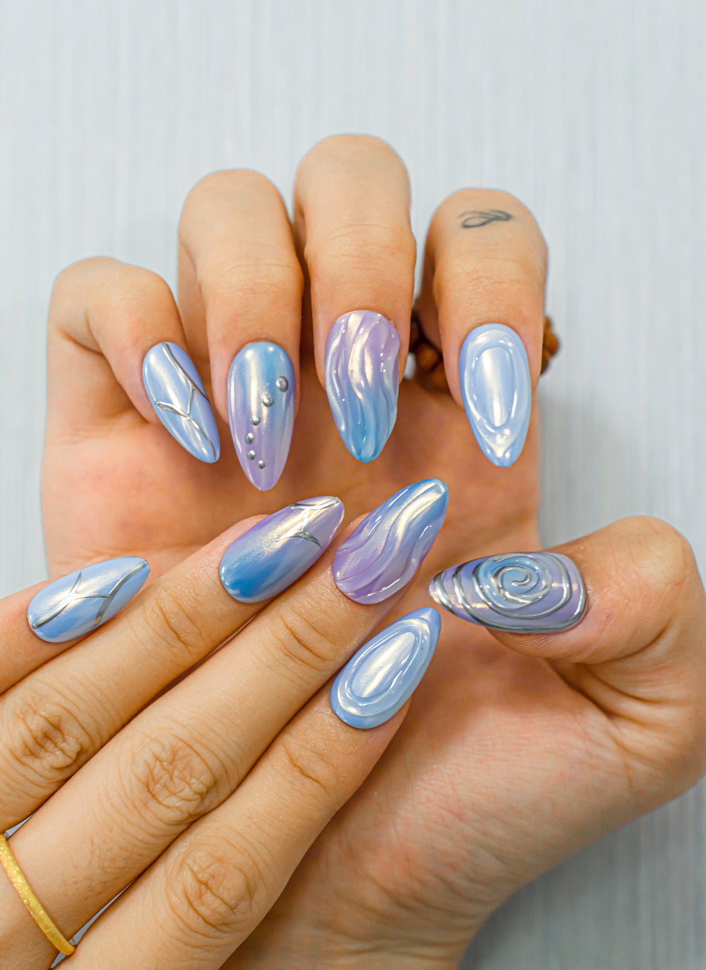 Iridescent Blue Ocean Nails|Cute Nail|Beach Nails|Summer Nail|Nail Designs|False Nail|Elegant Nails|Classy Nail|Trendy Nail|Ombre Nail