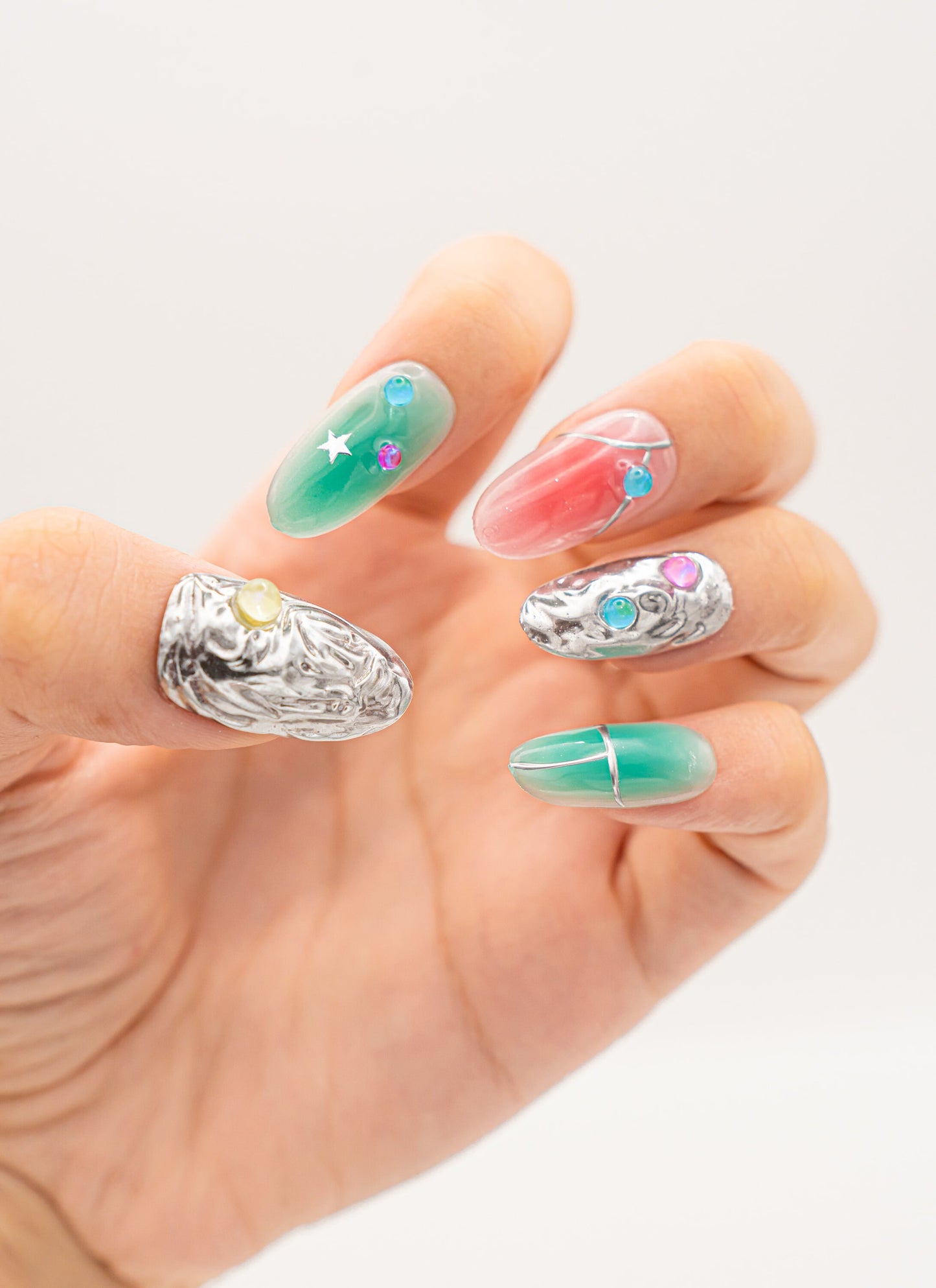 Colorful Silver Nails|Cute Nails|Beach Nail|Almond Nail|Nail Designs|False Nail|Elegant Nail|Summer Nail|Chrome Nail|Trendy Nail|Classy Nail