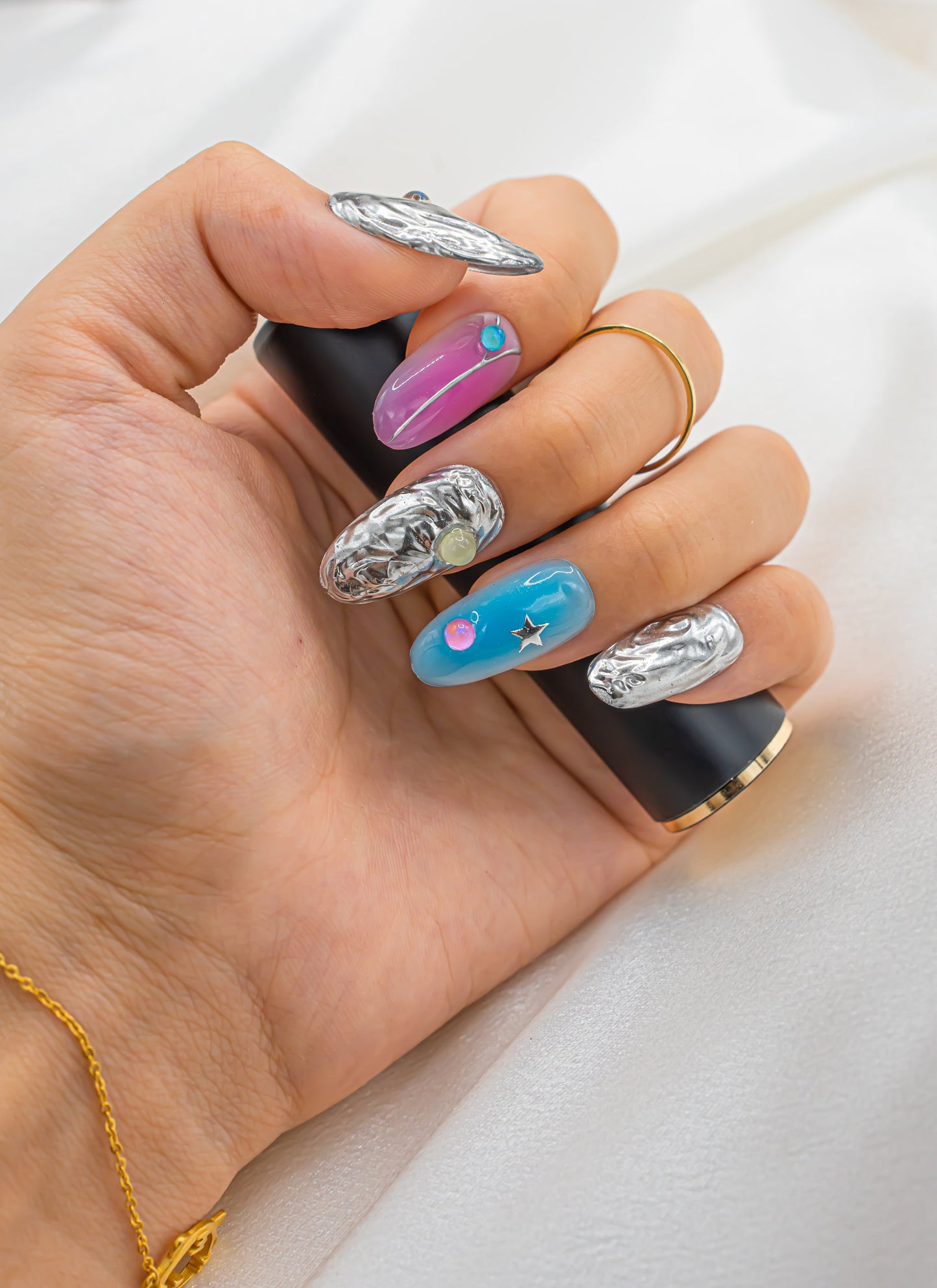 Colorful Silver Nails|Cute Nails|Beach Nail|Almond Nail|Nail Designs|False Nail|Elegant Nail|Summer Nail|Chrome Nail|Trendy Nail|Classy Nail