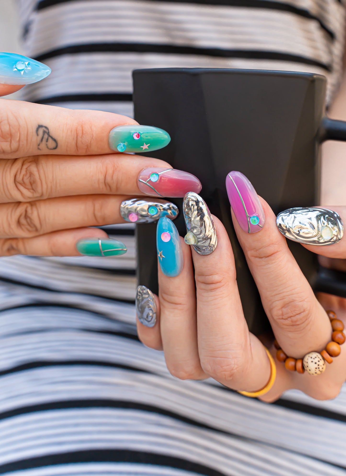 Colorful Silver Nails|Cute Nails|Beach Nail|Almond Nail|Nail Designs|False Nail|Elegant Nail|Summer Nail|Chrome Nail|Trendy Nail|Classy Nail