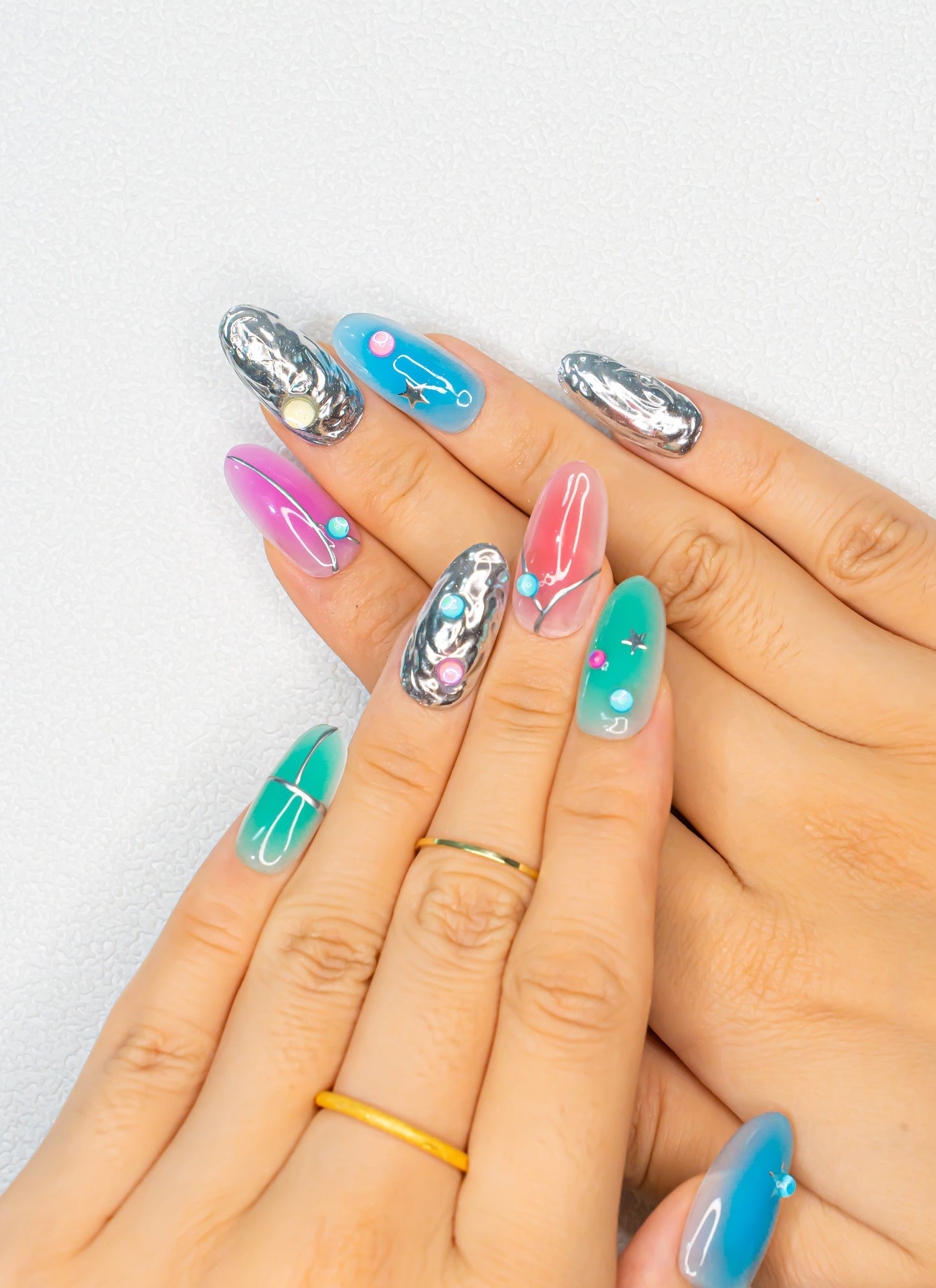 Colorful Silver Nails|Cute Nails|Beach Nail|Almond Nail|Nail Designs|False Nail|Elegant Nail|Summer Nail|Chrome Nail|Trendy Nail|Classy Nail
