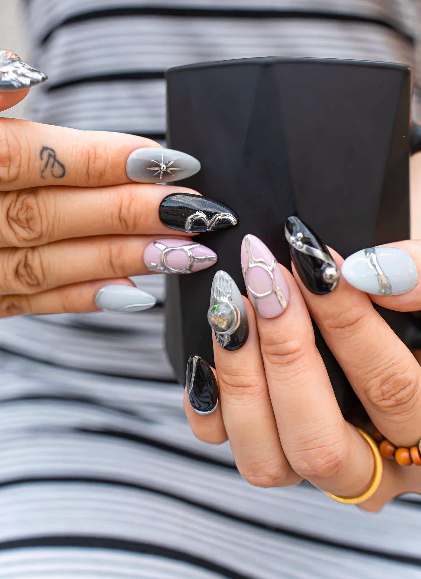 Star Nails|Galaxy Nails|Silver and Black Nails|Cute Nails|False Nails|Elegant Nails|Summer Nails|Metallic Nails|Trendy Nails|Classy Nails