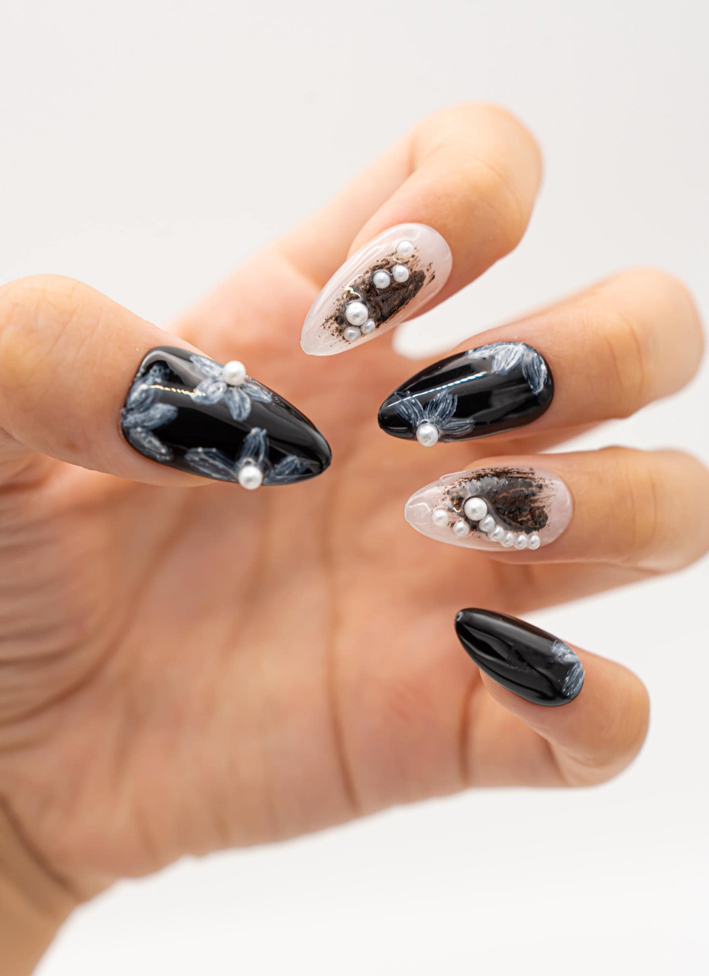 Fall Nails|Natural Nails|Flower Nails|Almond Nails|Pearl Nails|Cute Nails|Nail Designs|False Nails|Elegant Nails|Trendy Nails|Classy Nails