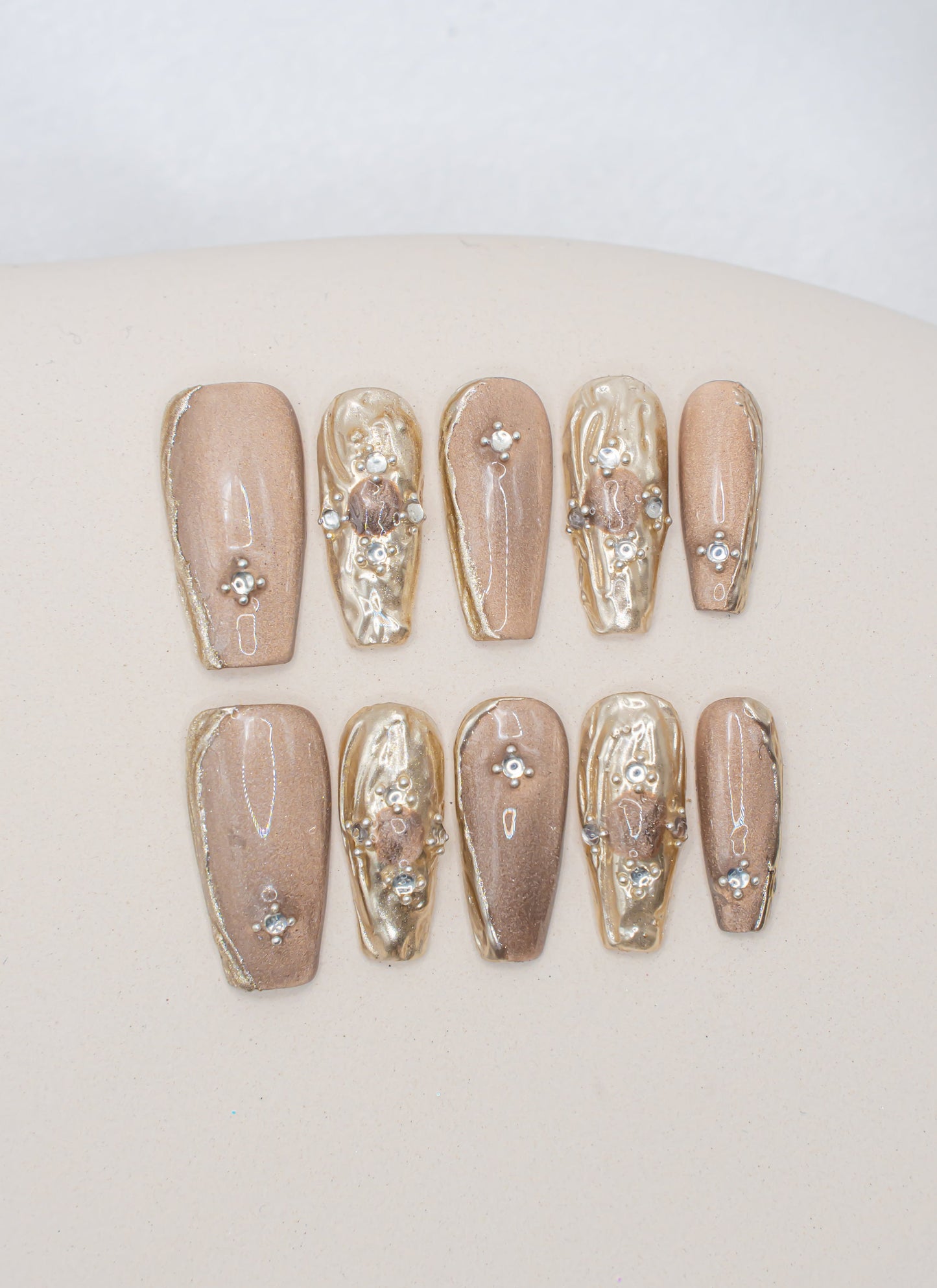 Elegant Nails|Fall Nails|3D Nails|Chrome Nails|Metallic Nails|Glass Nails|Crystal nails|Long Coffin Nails|Brown Nails|False Nail|Trendy Nail