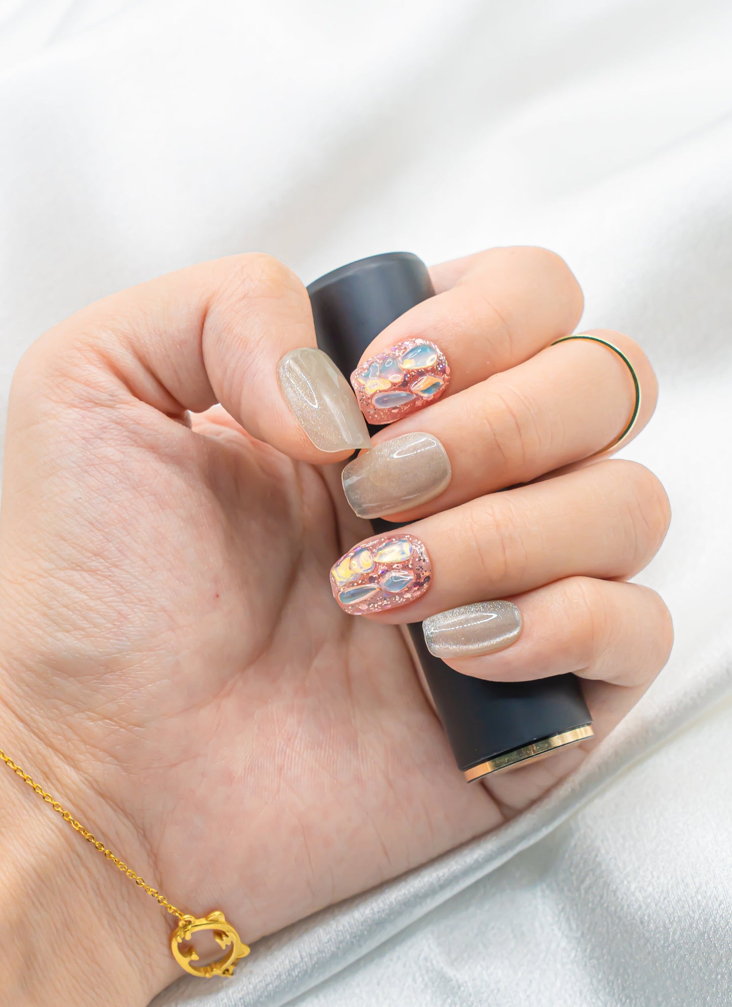Elegant Nails|Fall Nails|3D Nails|Cat Eye Nails|Crystal Nails|Glass Nails|Beige Nails|Short Square Nails|Trendy Nails|False Nail