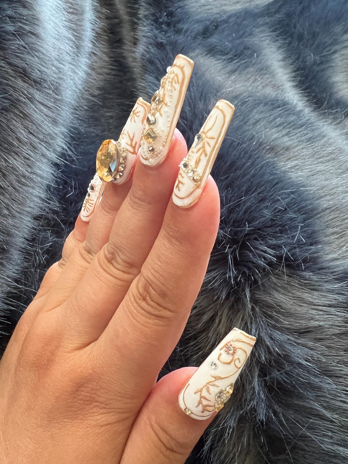 White Nails|Crystal nails|Coffin Nail Design|Cute Nails|Nail Designs|False Nails|Elegant Nails|Summer Nail|Trendy Nails