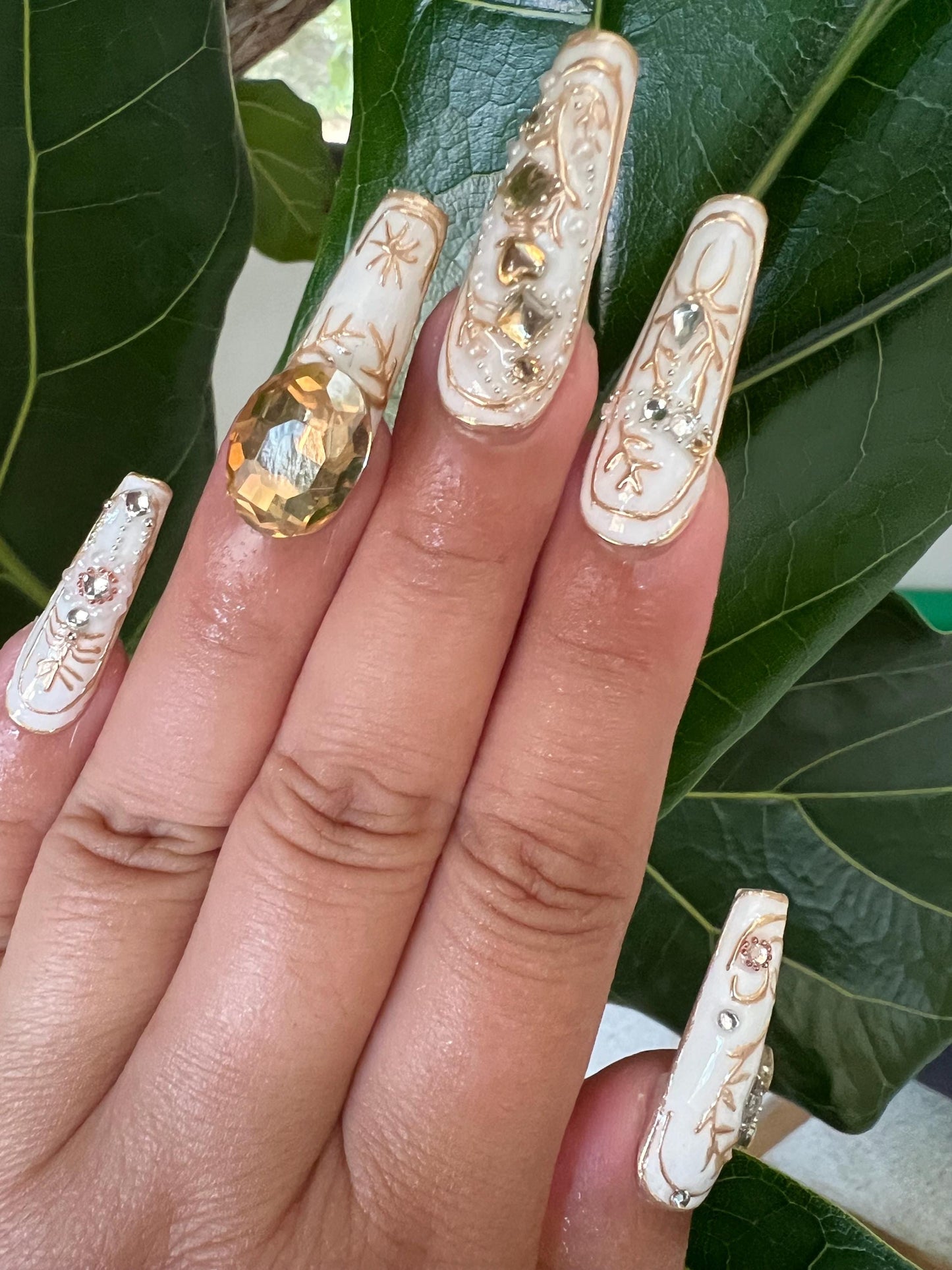 White Nails|Crystal nails|Coffin Nail Design|Cute Nails|Nail Designs|False Nails|Elegant Nails|Summer Nail|Trendy Nails