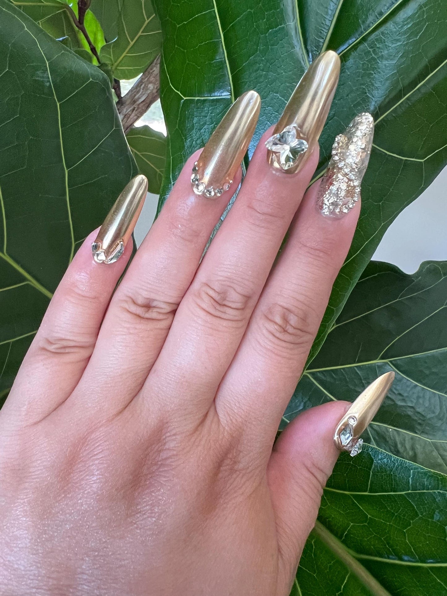 Gold Nails|Almond Nails|Luxury Nails|Cute Nail|Nail Designs|False Nail|Elegant Nail|Summer Nail|Crystal nail|Trendy Nail|Metallic Nail