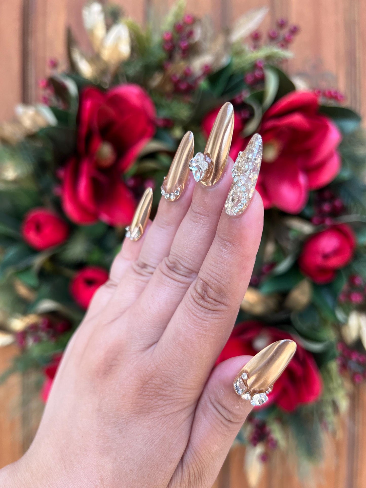 Gold Nails|Almond Nails|Luxury Nails|Cute Nail|Nail Designs|False Nail|Elegant Nail|Summer Nail|Crystal nail|Trendy Nail|Metallic Nail