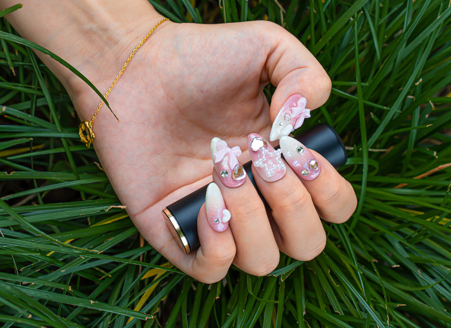Pink Nails|Ombre Nails|Glitter nails|Cute Nails|Nail Designs|False Nails|Elegant Nails|Summer Nail|Trendy Nails|Classy Nails